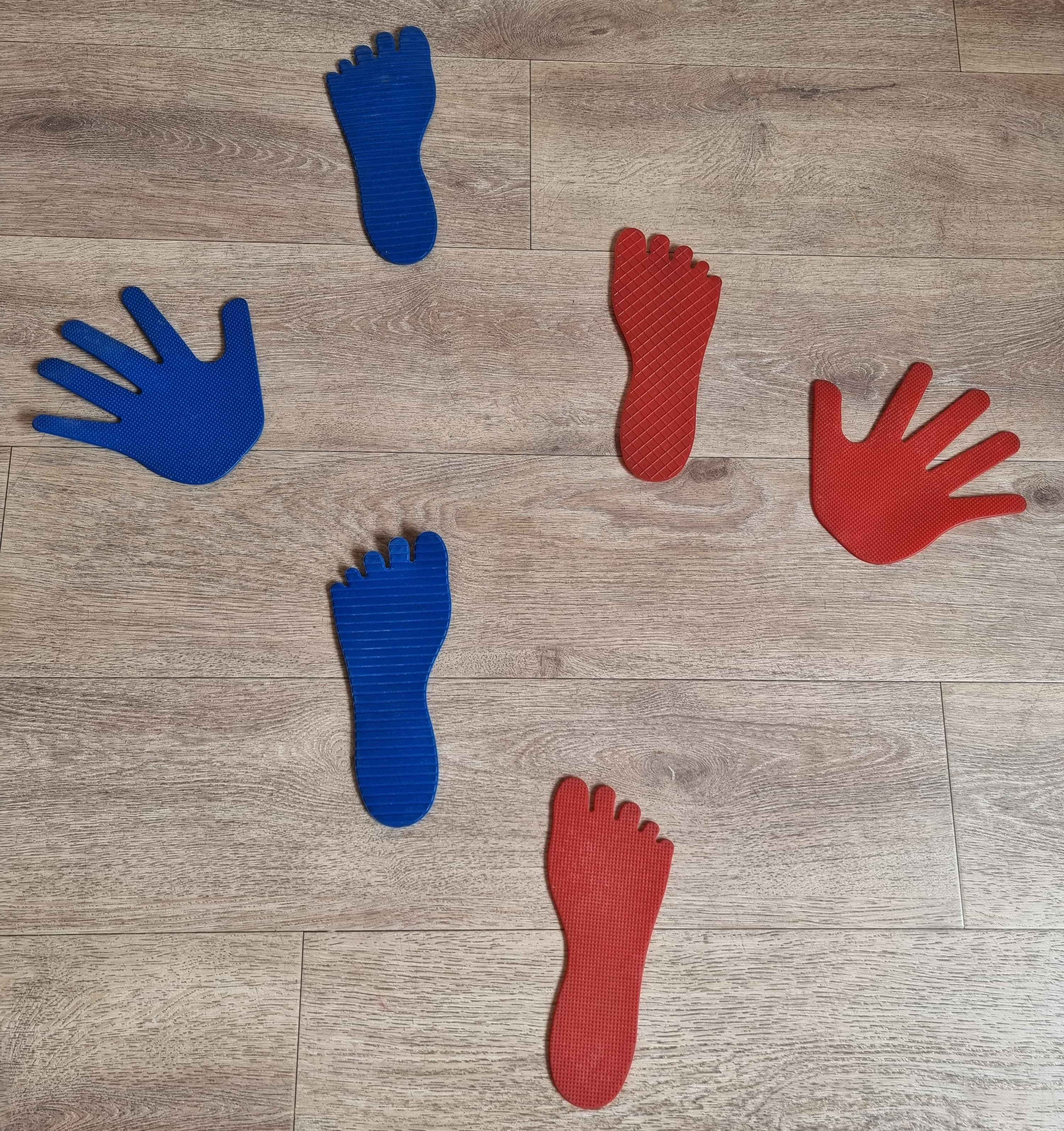 Trace de pieds et mains au sol